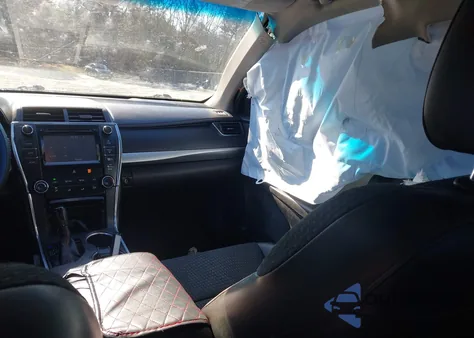 2015 Toyota Camry Se z USA, uszkodzony, nr VIN 4T1BF1FK8FU055055